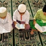 Children reading the Quran